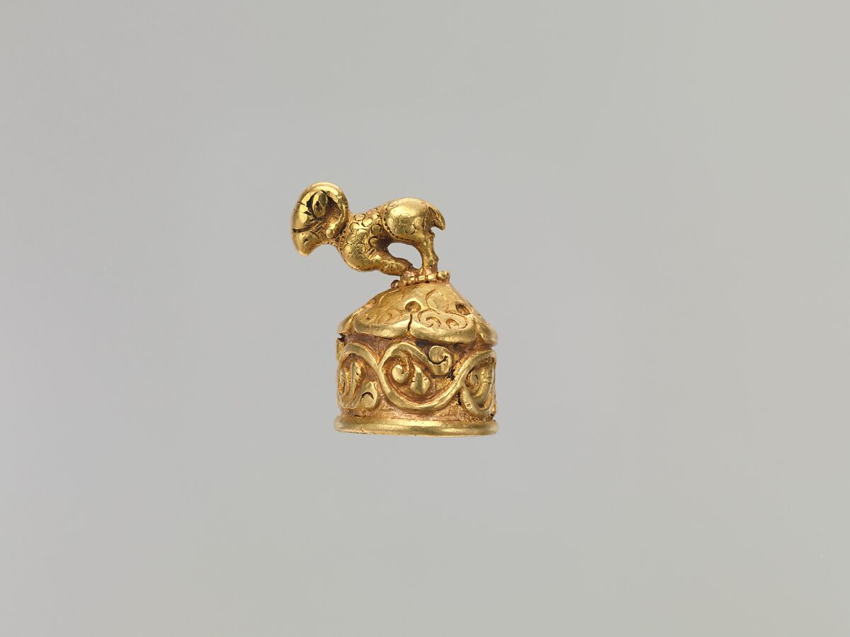Amulet Case Surmounted by a Ram, Gold, China (Xinjiang Autonomous Region, Central Asia)