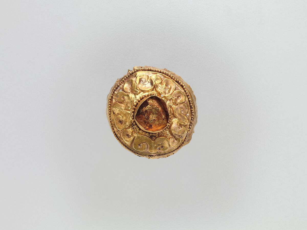 Cap-Shaped Plaque with Lion, Gold, China (Xinjiang Autonomous Region, Central Asia) 