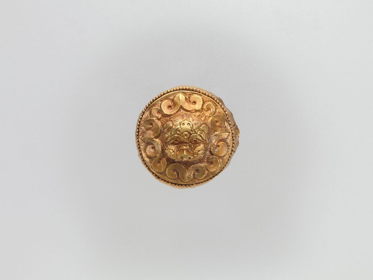 Cap-Shaped Plaque with Lion, Gold, China (Xinjiang Autonomous Region, Central Asia) 