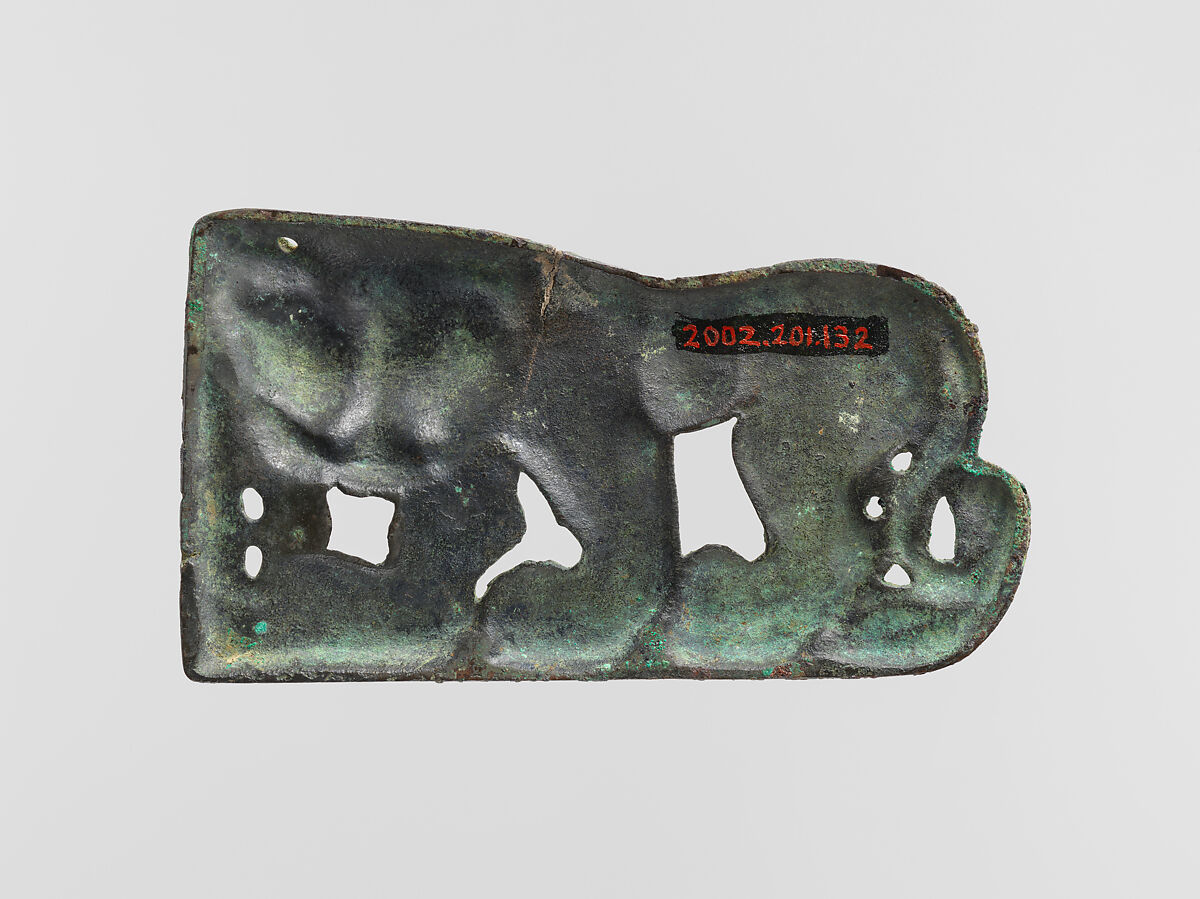 Belt buckle with walking tiger, Bronze, North China