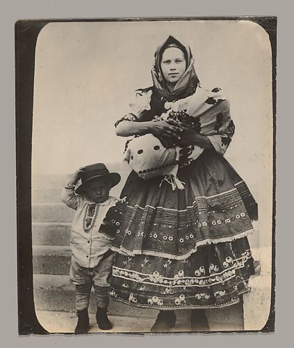 [Slovakian Mother and her Children, Ellis Island, New York]