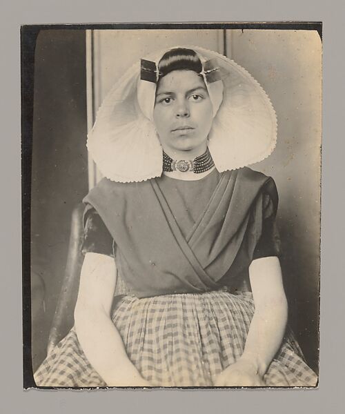 [Protestant Women from Zuid-Beveland, Province of Zeeland, The Netherlands; Ellis Island, New York], Augustus Frederick Sherman (American, Lynn, Pennsylvania 1865–1925 New York), Gelatin silver print 