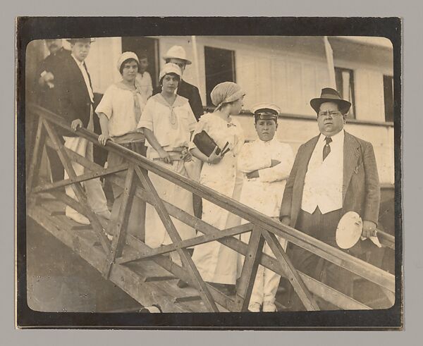 [Spanish Family, Ellis Island, New York], Augustus Frederick Sherman (American, Lynn, Pennsylvania 1865–1925 New York), Gelatin silver print 