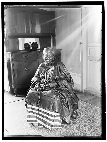 Seated Woman, Indoors, Saint Louisian photographer, Glass, emulsion 