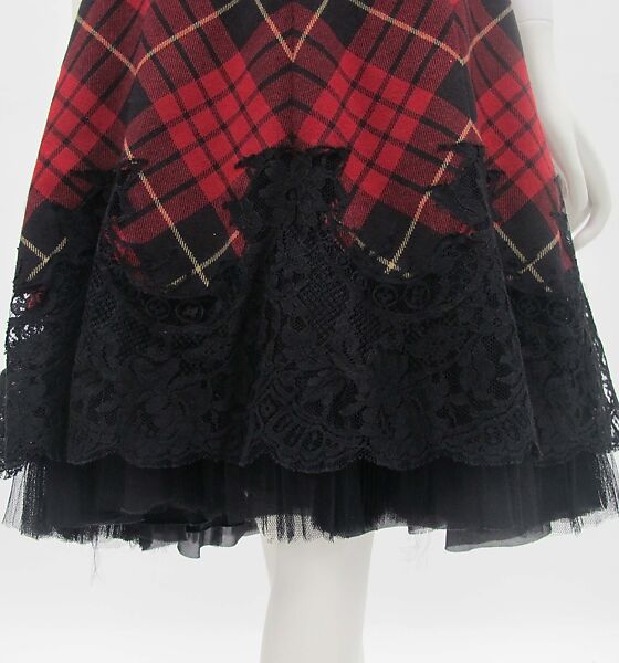 Dress, Alexander McQueen (British, founded 1992), wool, silk, metal, British