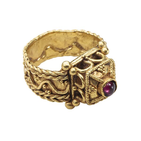 Merovingian Architectural Ring, Gold and garnet, French