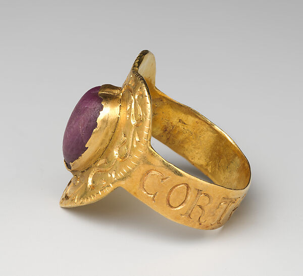 Gothic Love Ring “Corte Porta Amor”, Gold and ruby, Italian
