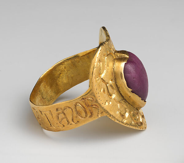 Gothic Love Ring “Corte Porta Amor”, Gold and ruby, Italian