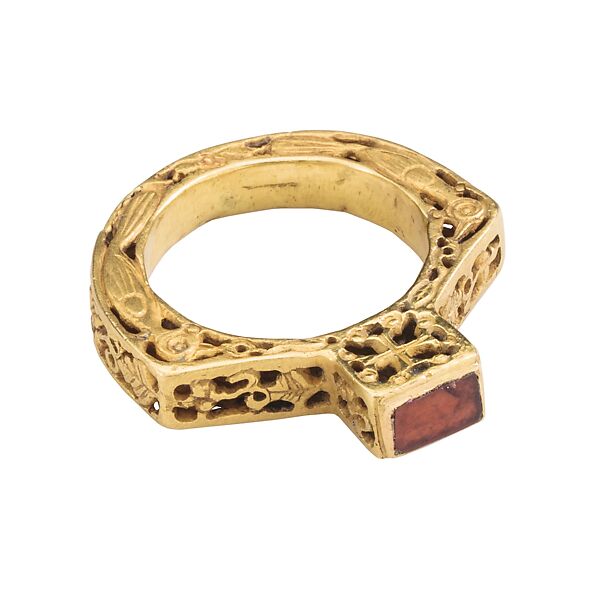 Langobard Bishop's Ring, Gold and sliced garnet, Italian 