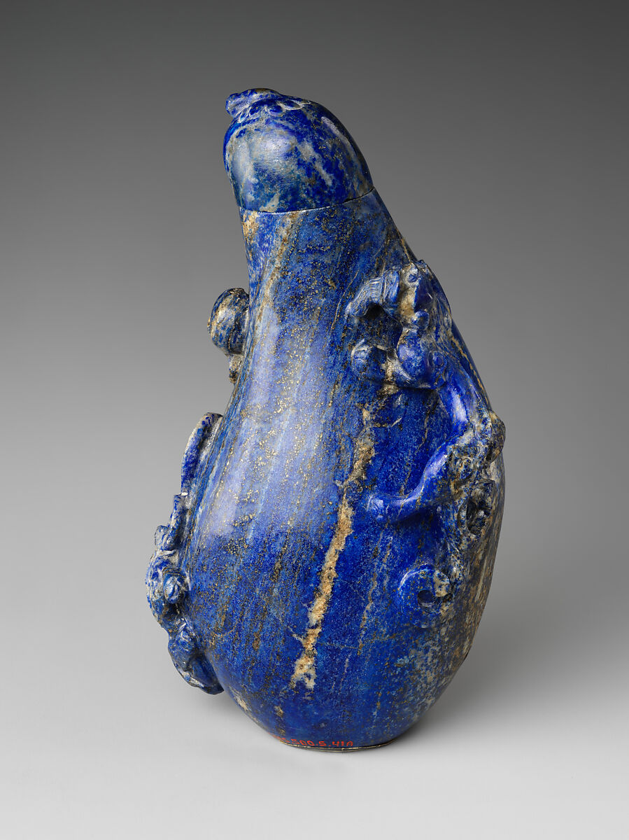 Gourd-shaped bottle with chi dragons, Lapis lazuli, China