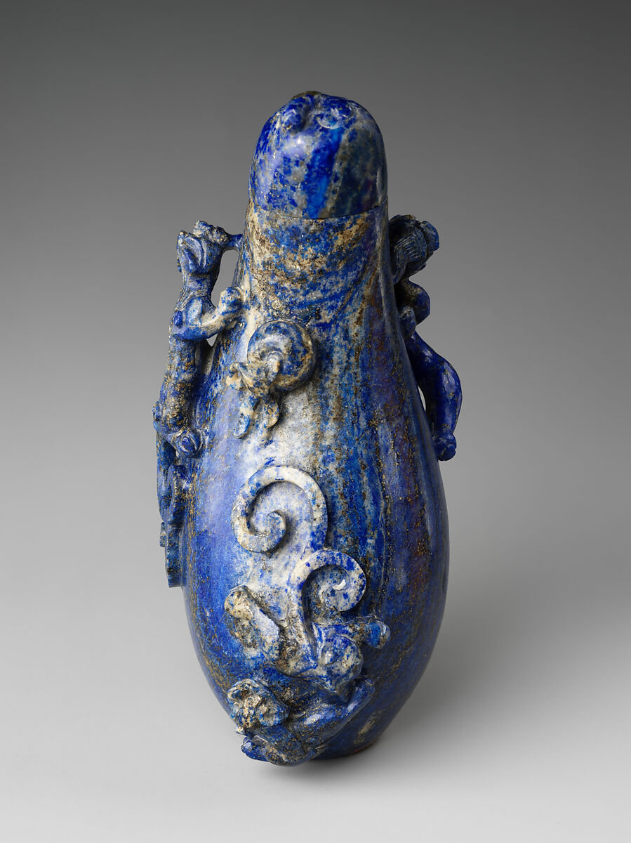Gourd-shaped bottle with chi dragons, Lapis lazuli, China