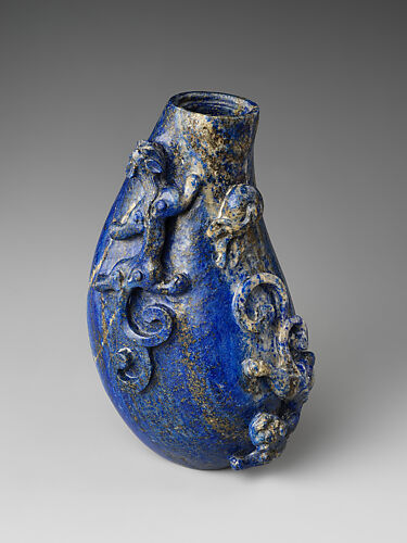Gourd-shaped bottle with chi dragons