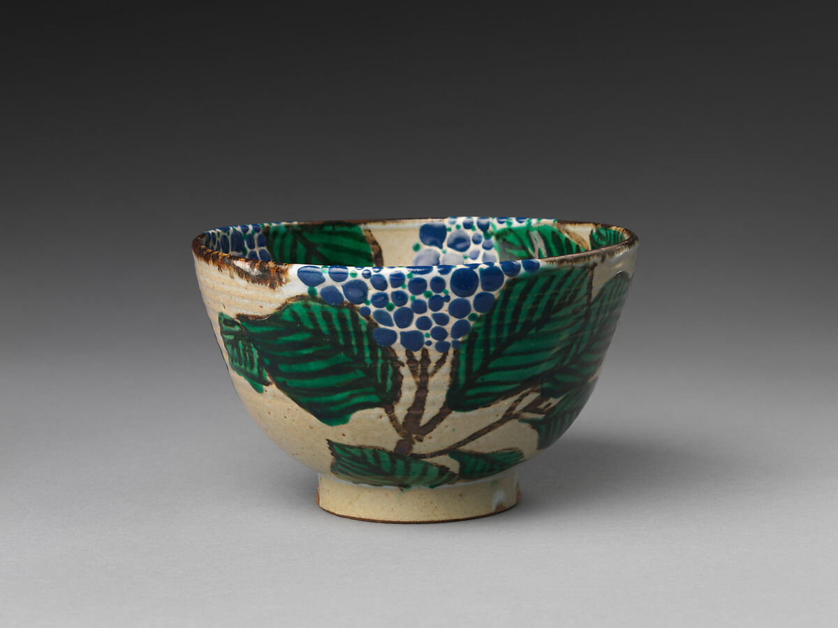 Bowl with hydrangeas, Nin&#39;ami Dōhachi (Takahashi Dōhachi II) (Japanese, 1783–1855), Stoneware with polychrome enamels, Japan 