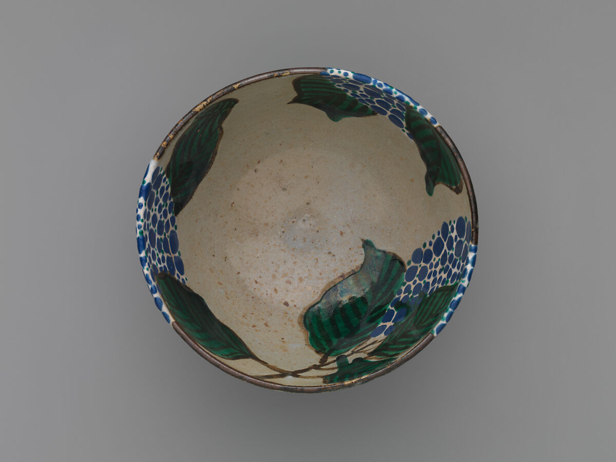 Bowl with hydrangeas, Nin'ami Dōhachi (Takahashi Dōhachi II) (Japanese, 1783–1855), Stoneware with polychrome enamels, Japan