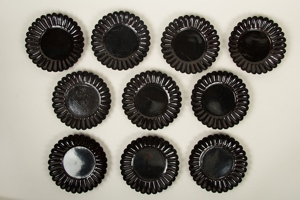 Ten dishes with chrysanthemum petal rim, Lacquer, China