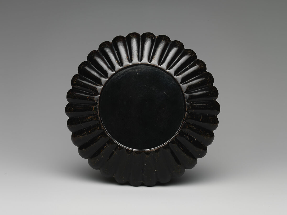 Ten dishes with chrysanthemum petal rim, Lacquer, China