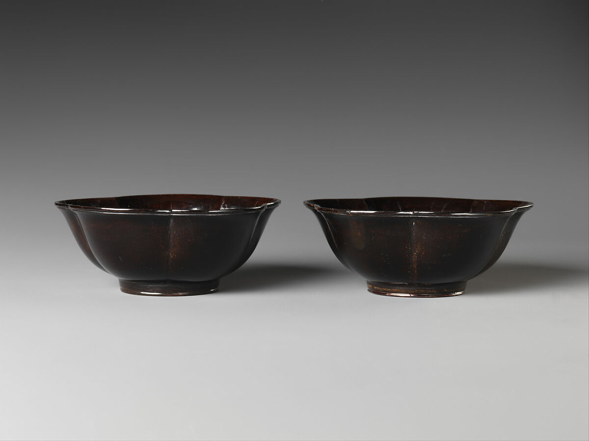 Pair of plum-blossom-shaped cups, Black lacquer, China 