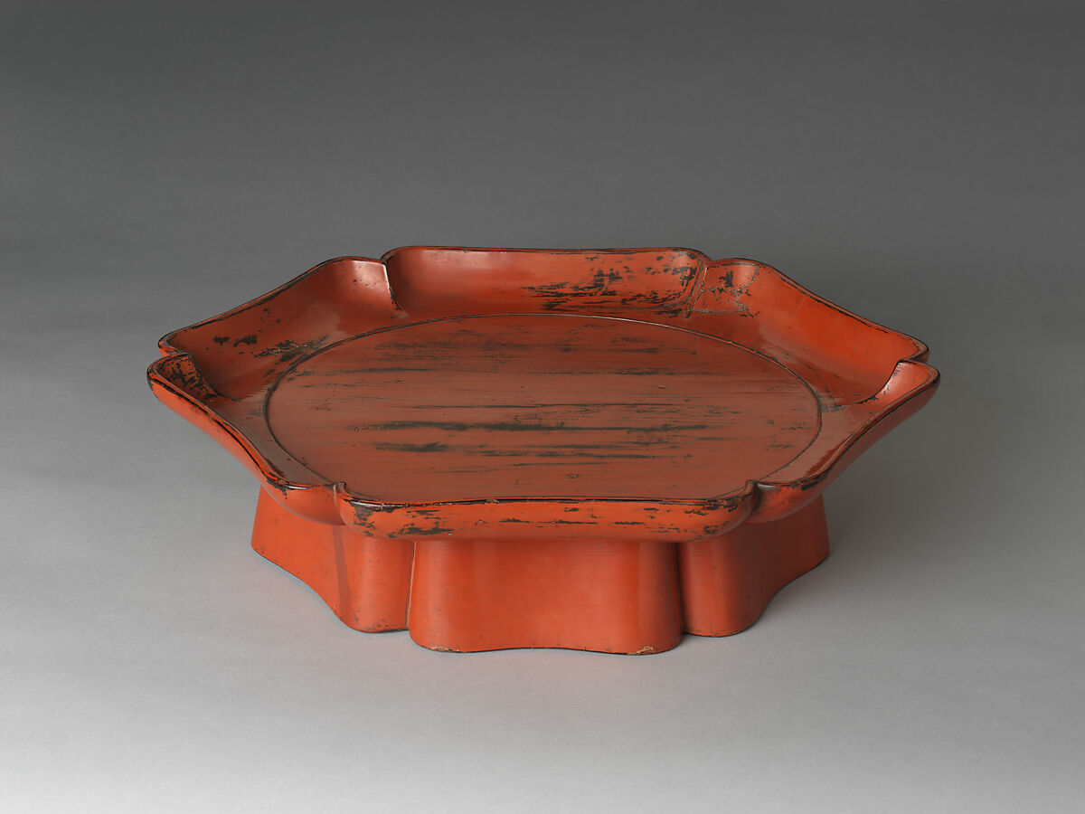 Flower-Shaped Tray (Rinka-bon), Wood with black and red lacquer layers (Negoro ware), Japan 