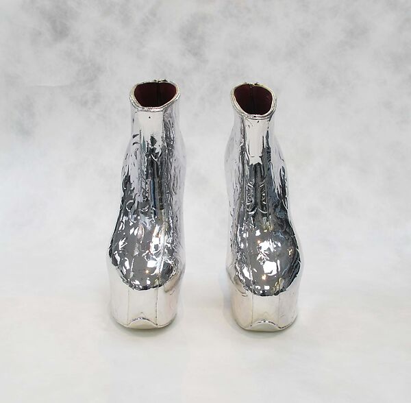 “Silver Rose”, Noritaka Tatehana (Japanese, born 1985), leather, nickel, Japanese