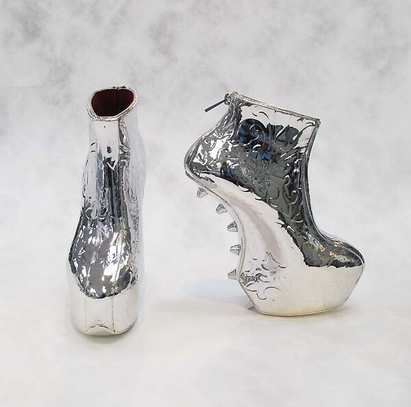 “Silver Rose”, Noritaka Tatehana (Japanese, born 1985), leather, nickel, Japanese