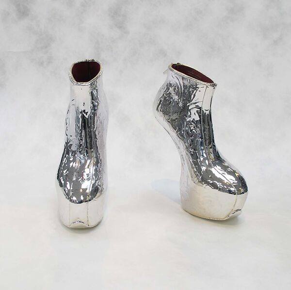 “Silver Rose”, Noritaka Tatehana (Japanese, born 1985), leather, nickel, Japanese