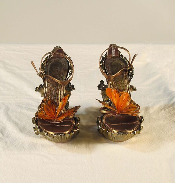 Ensemble, Alexander McQueen (British, founded 1992), silk, feathers, leather, metal, rubber, British