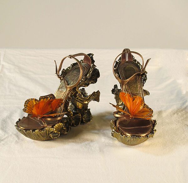 Ensemble, Alexander McQueen (British, founded 1992), silk, feathers, leather, metal, rubber, British