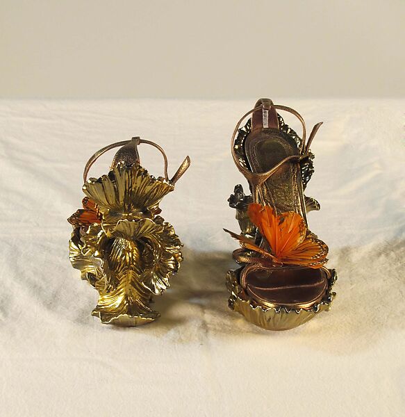 Ensemble, Alexander McQueen (British, founded 1992), silk, feathers, leather, metal, rubber, British