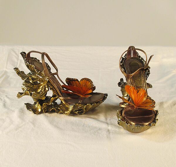 Ensemble, Alexander McQueen (British, founded 1992), silk, feathers, leather, metal, rubber, British