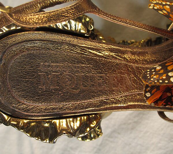 Ensemble, Alexander McQueen (British, founded 1992), silk, feathers, leather, metal, rubber, British