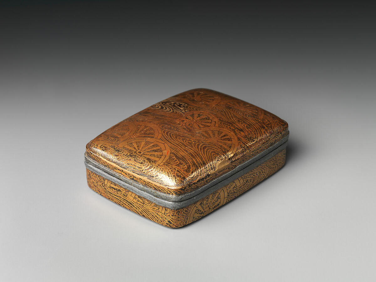 Incense Box (Kōgō) with Cartwheels Submerged in Water, Lacquered wood with gold togidashimaki-e and hiramaki-e on nashiji (“pear-skin” ground), Japan 