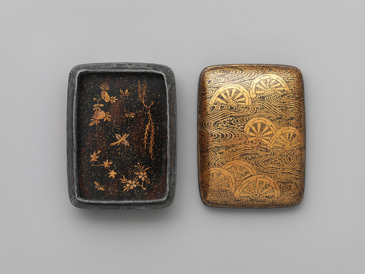 Incense Box (Kōgō) with Cartwheels Submerged in Water, Lacquered wood with gold togidashimaki-e and hiramaki-e on nashiji (“pear-skin” ground), Japan