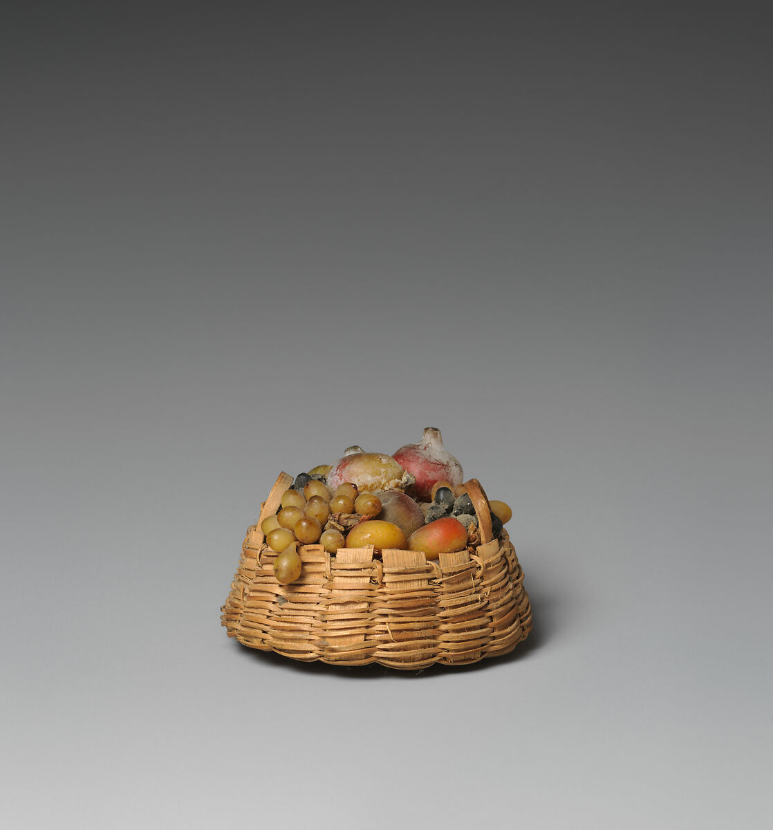 Round basket of fruit, Wicker, wax, Italian 