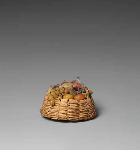 Round basket of fruit