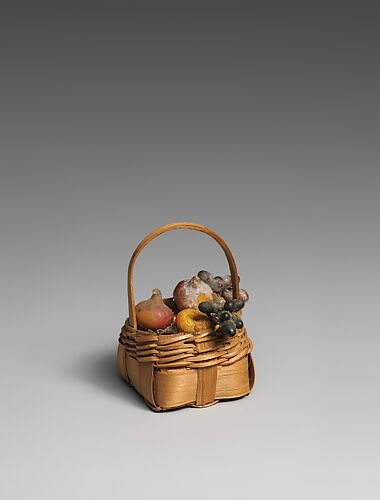 Handled basket with fruit