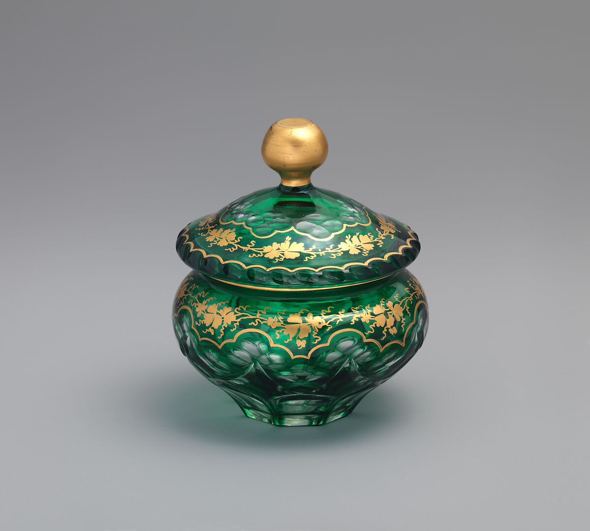 Powder box, New England Glass Company (American, East Cambridge, Massachusetts, 1818–1888), Green cased over colorless lead glass; blown, cut and gilded, American 