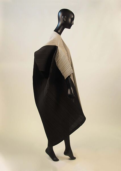 Dress, Issey Miyake (Japanese, 1938–2022), polyester, Japanese