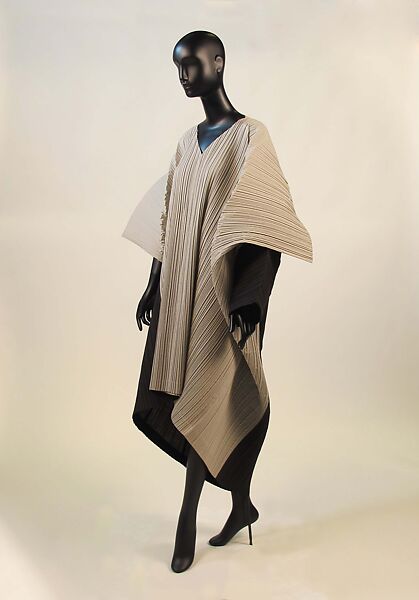 Dress, Issey Miyake (Japanese, 1938–2022), polyester, Japanese