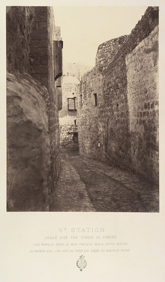 Ve Station. Jésus aidé par Simon de Cyrène. Une marque dans le mur indique seule cette station. La maison que l'on voit au fond est celle du mauvais riche, Louis de Clercq (French, 1837–1901), Albumen silver print from paper negative 