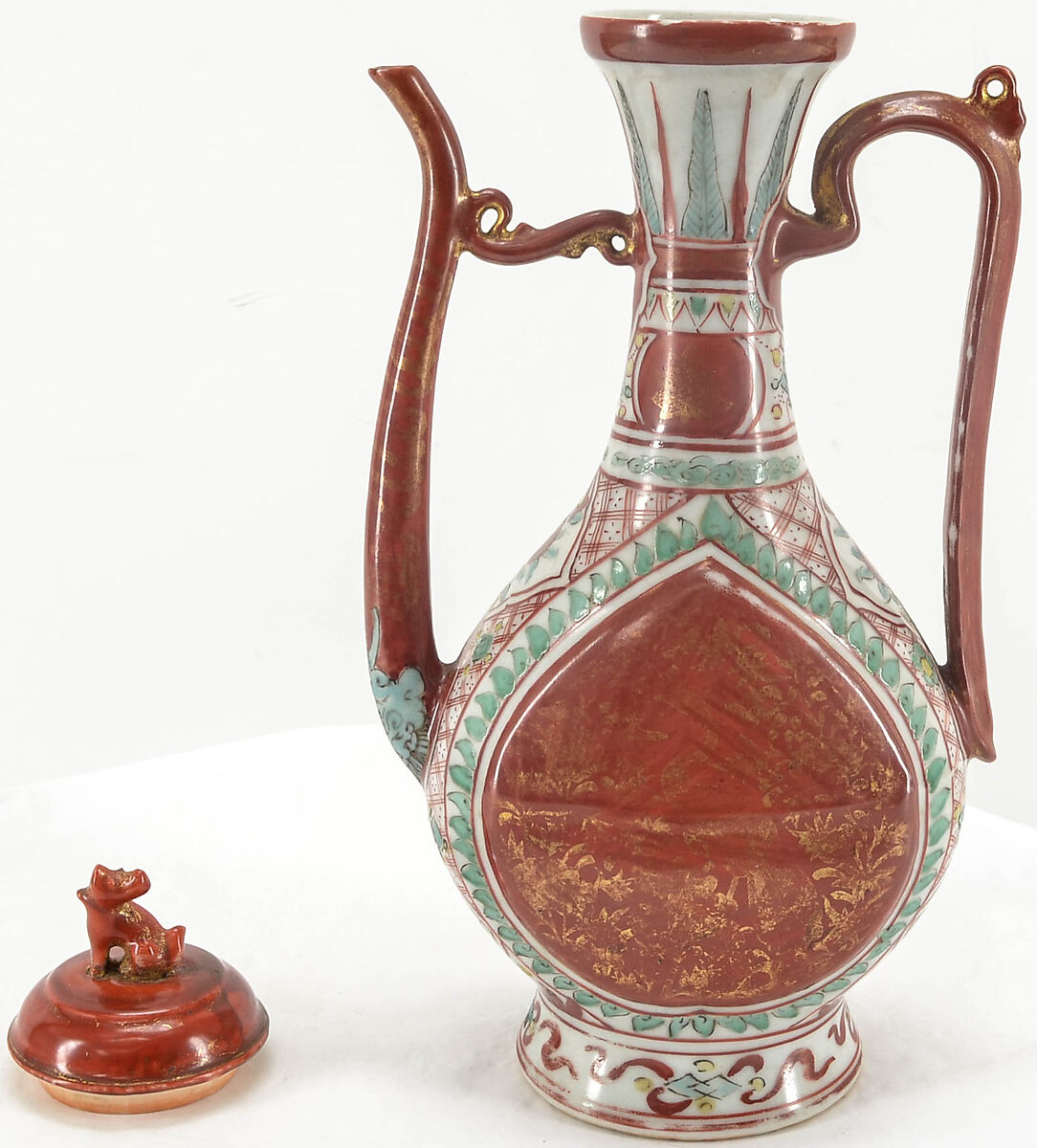 Ewer with peacock and peonies, Porcelain painted in overglaze polychrome enamels and gold (Jingdezhen ware), China 