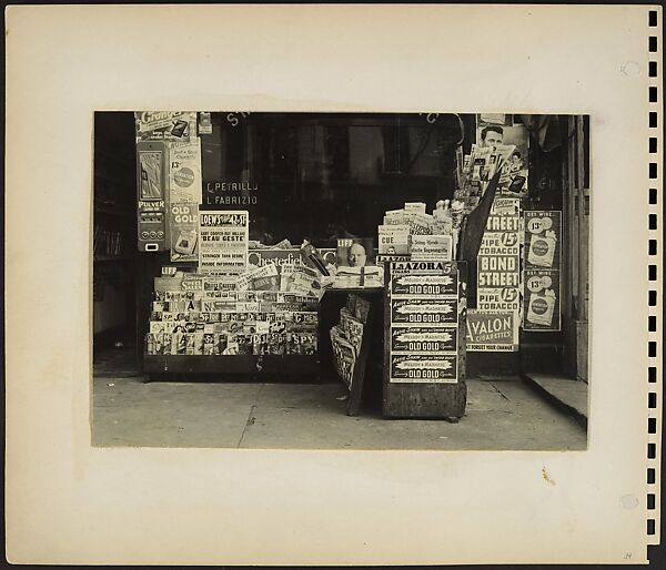 [Newsstand, New York City], Rudy Burckhardt (American (born Switzerland), Basel 1914–1999 Searsmont, Maine), Gelatin silver print 