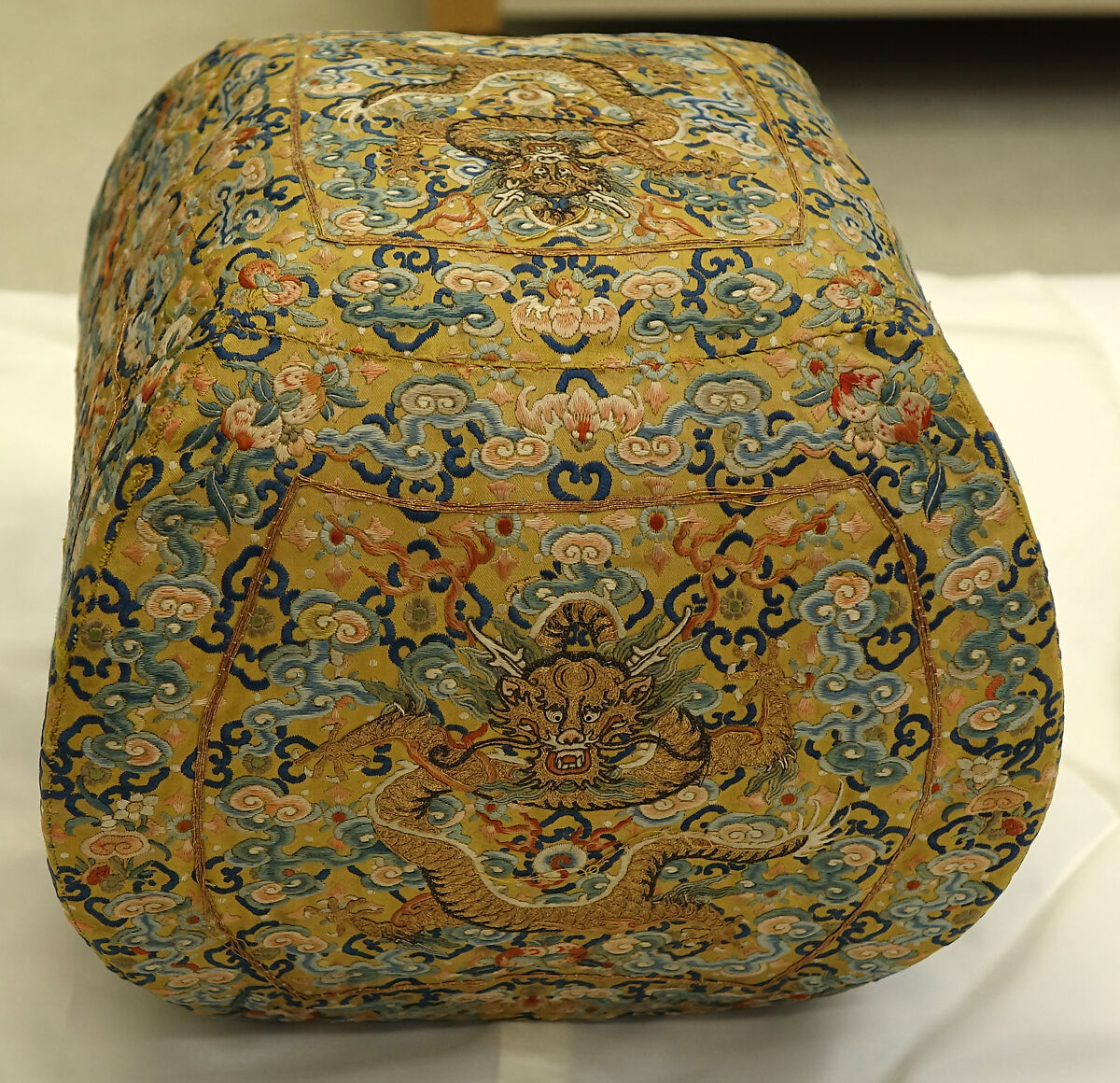 Cushion, Silk, metallic thread;  on silk, China