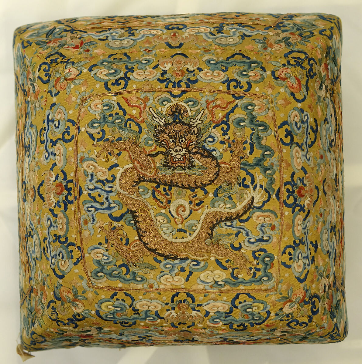 Cushion, Silk, metallic thread;  on silk, China