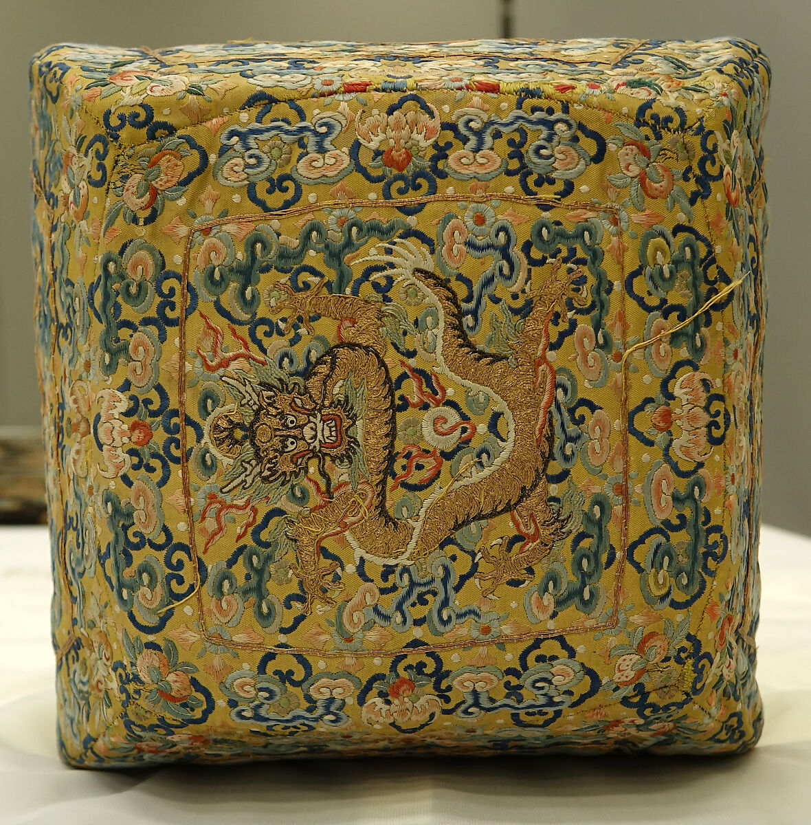 Cushion, Silk, metallic thread;  on silk, China