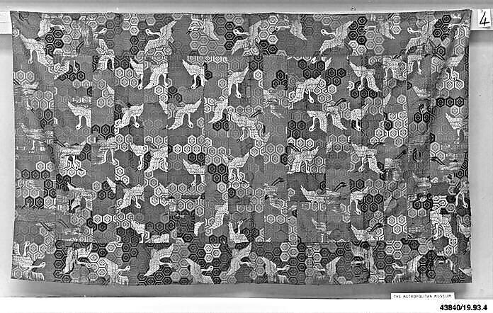 Seven-Panel Buddhist Monk’s Vestment (Shichijō kesa) with Crane Patterns on Hexagonal Diaper Pattern (Mokkō) Background, Twill-weave silk with supplementary weft patterning (karaori), Japan 