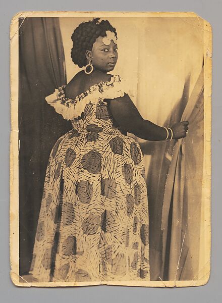 Woman in a Portrait Studio, Senegalese photographer, Gelatin silver print 