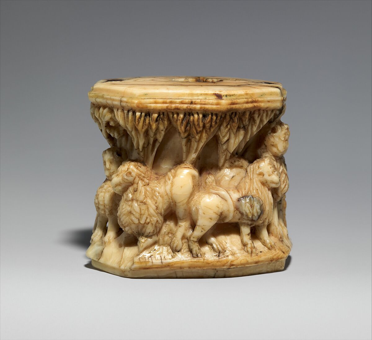 Decorative Mount, Walrus ivory (or whale tooth), German