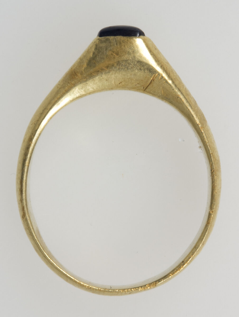 Stirrup Ring, Gold and sapphire, British