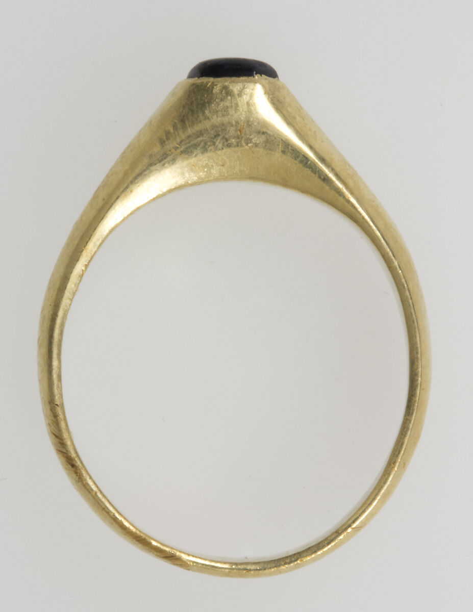 Stirrup Ring, Gold and sapphire, British