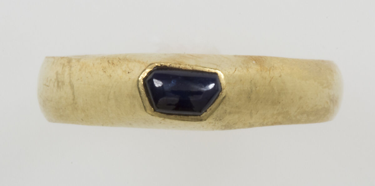 Stirrup Ring, Gold and sapphire, British